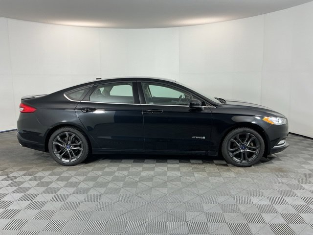 Used 2018 Ford Fusion SE w/ Equipment Group 601A FWD image 4