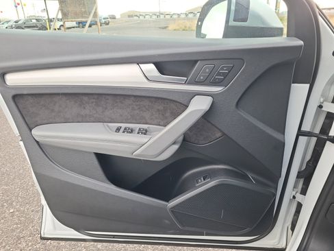 Used 2019 Audi SQ5 Premium Plus w/ Premium Plus Package image 18