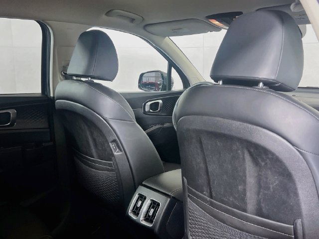 Used 2025 Kia Sorento EX FWD image 19