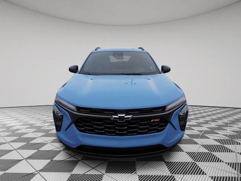 Certified 2024 Chevrolet Trax RS FWD image 2