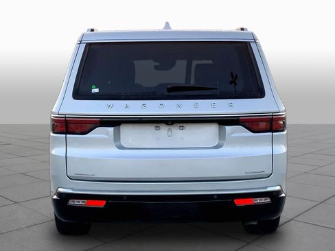 Used 2023 Jeep Wagoneer Series III w/ Premium Group I AWD/4WD image 5