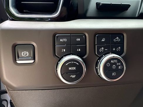 Used 2024 GMC Sierra 2500 Denali w/ Technology Package AWD/4WD image 18