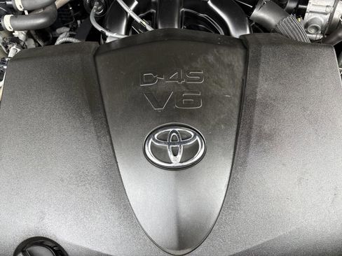 Used 2021 Toyota Highlander L image 27