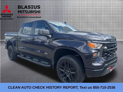 Used 2024 Chevrolet Silverado 1500 Custom Trail Boss w/ LPO, Dark Essentials Package AWD/4WD image 3