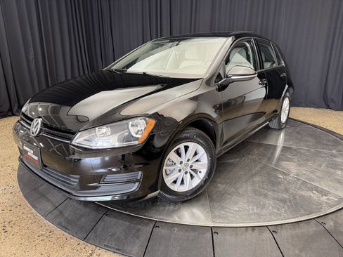 Used 2016 Volkswagen Golf S image 2