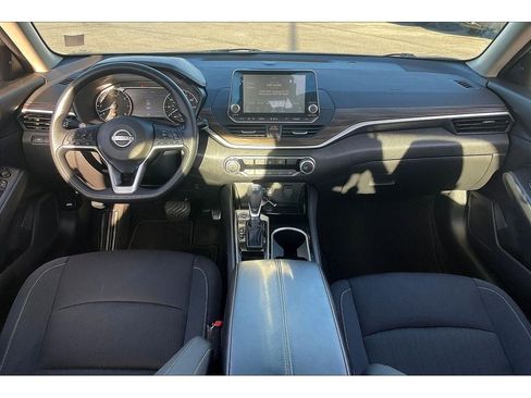 Used 2024 Nissan Altima 2.5 SV image 17