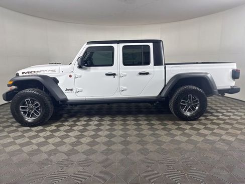 Used 2025 Jeep Gladiator Mojave w/ Convenience Group AWD/4WD image 7