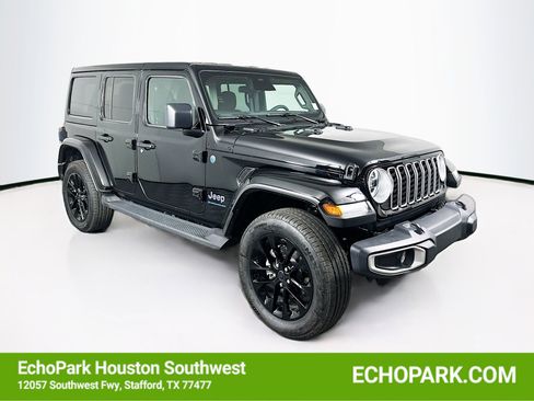 Used 2025 Jeep Wrangler Sahara image 1