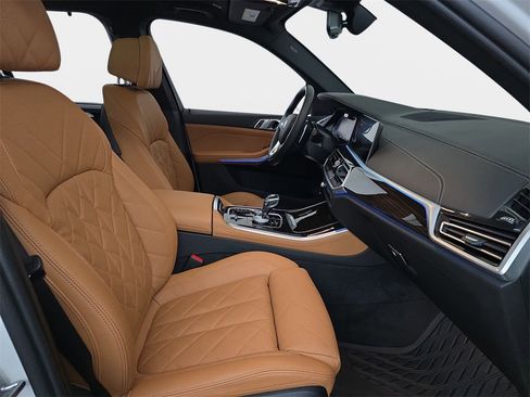 Used 2023 BMW X5 xDrive45e w/ Executive Package image 11