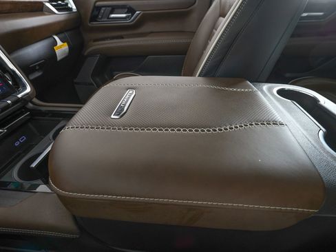 Used 2026 GMC Yukon Denali Ultimate AWD/4WD image 31