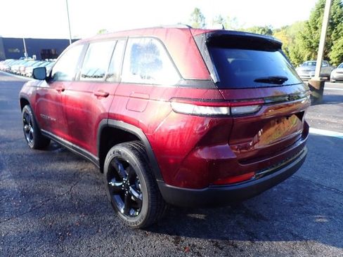 New 2025 Jeep Grand Cherokee 4WD image 3