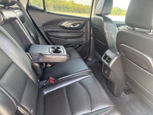 Used 2023 GMC Terrain SLT image 16