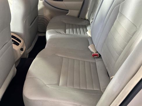 Used 2017 Ford Taurus SE image 14