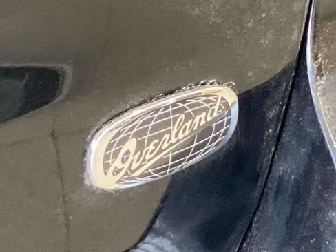 Used 2017 Jeep Grand Cherokee Overland image 12