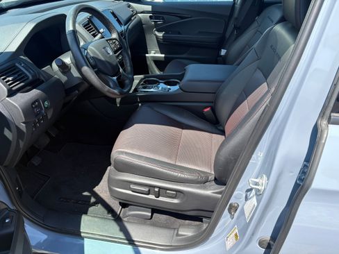 Used 2025 Honda Ridgeline Black Edition image 3