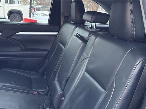 Used 2016 Toyota Highlander XLE image 25
