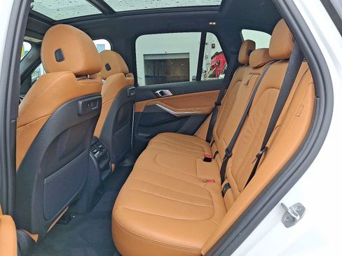 Used 2022 BMW X5 xDrive40i w/ Parking Assistance Package AWD/4WD image 11