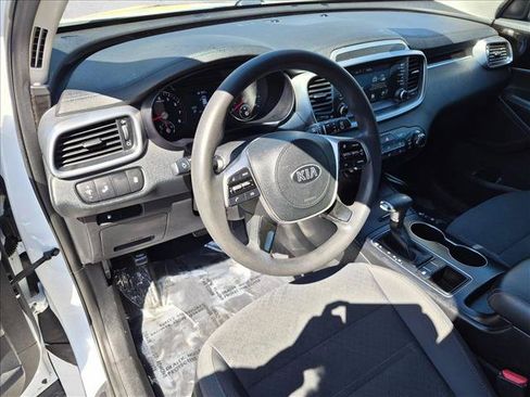 Used 2019 Kia Sorento FWD image 9