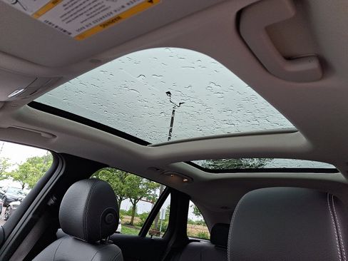 Used 2022 Mercedes-Benz GLC 300 4MATIC w/ Multimedia Package Lite image 14