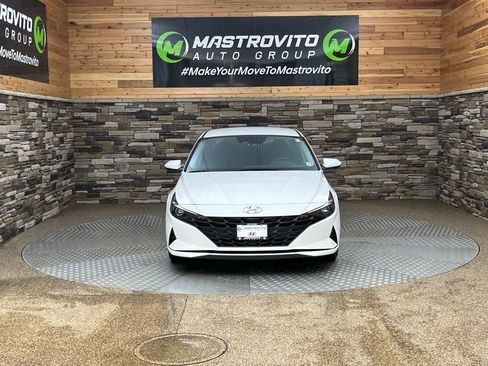 Used 2022 Hyundai Elantra SEL w/ Convenience Package FWD image 3