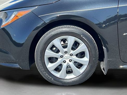 Used 2022 Toyota Corolla LE FWD image 23