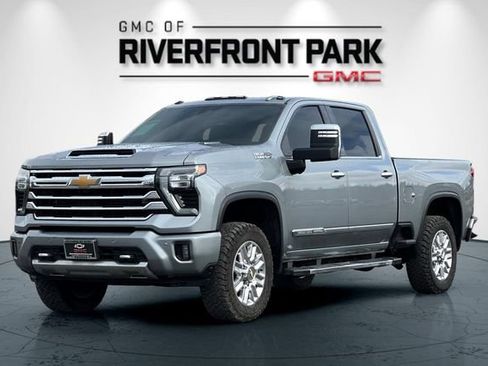 Used 2024 Chevrolet Silverado 3500 High Country w/ High Country Premium Package AWD/4WD image 7