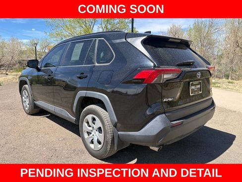 Used 2021 Toyota RAV4 LE w/ Carpet Mat Package (TMS) AWD/4WD image 5