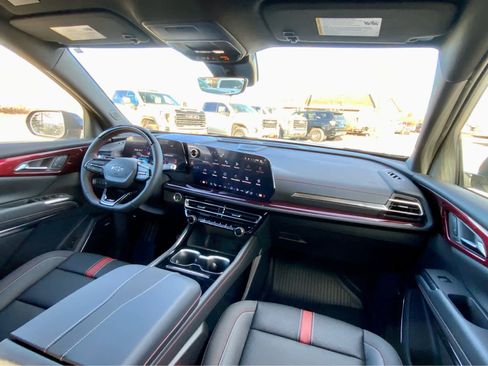 New 2026 Chevrolet Traverse RS w/ LPO, Floor Liner Package image 37