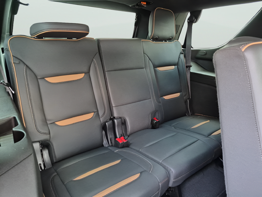 Used 2024 GMC Yukon AT4 w/ AT4 Premium Plus Package AWD/4WD image 34