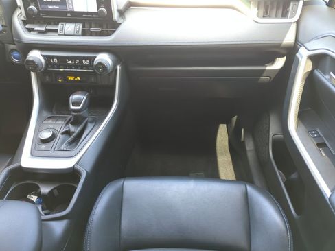 Used 2020 Toyota RAV4 XSE w/ XSE Grade Weather Package AWD/4WD image 17