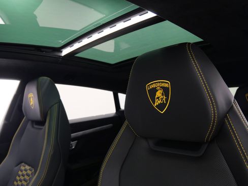 Used 2021 Lamborghini Urus image 18