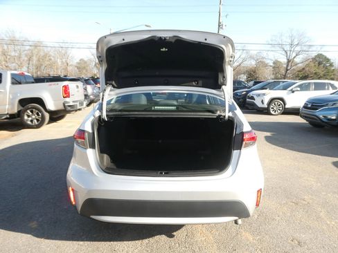 Used 2021 Toyota Corolla LE image 7