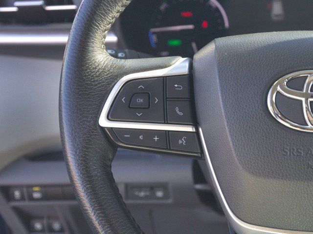 Used 2024 Toyota Sienna XLE FWD image 19