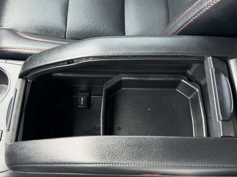 Used 2019 Toyota Highlander SE w/ Nightshade Edition image 32