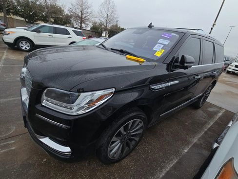 Used 2018 Lincoln Navigator Select w/ Technology Package image 2
