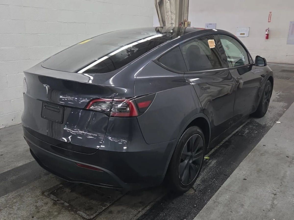 Used 2024 Tesla Model Y Long Range AWD/4WD image 5