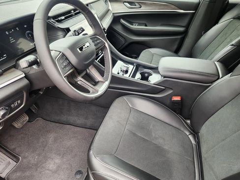 New 2026 Jeep Grand Cherokee Altitude AWD/4WD image 10