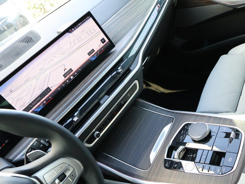 Used 2024 BMW X7 xDrive40i w/ Premium Package AWD/4WD image 23
