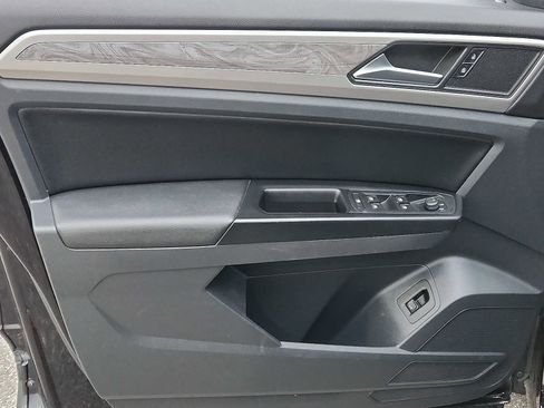 Used 2020 Volkswagen Atlas Cross Sport SE w/ Panoramic Sunroof Package image 12