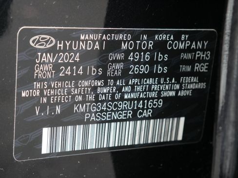 Used 2024 Genesis G70 2.5T w/ Sport Prestige Package image 35