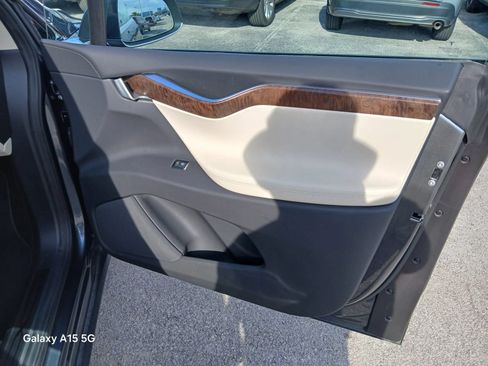 Used 2018 Tesla Model X 75D AWD/4WD image 15