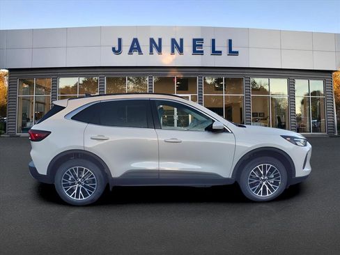 Used 2025 Ford Escape PHEV image 4