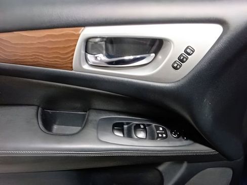 Used 2018 Nissan Pathfinder Platinum AWD/4WD image 9