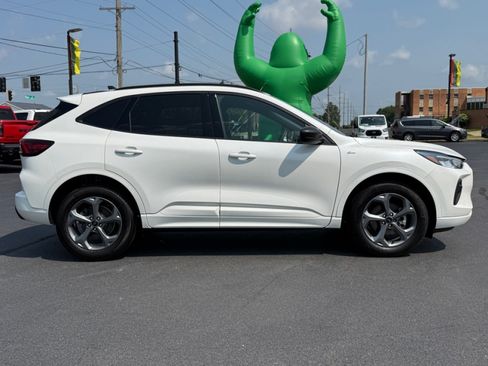 Used 2023 Ford Escape ST-Line w/ Tech Pack #1 AWD/4WD image 9