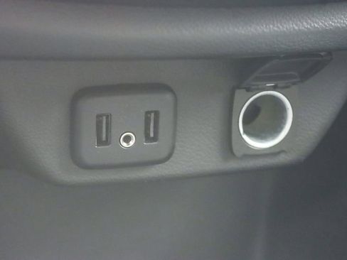 Used 2022 Chevrolet Traverse LT image 34