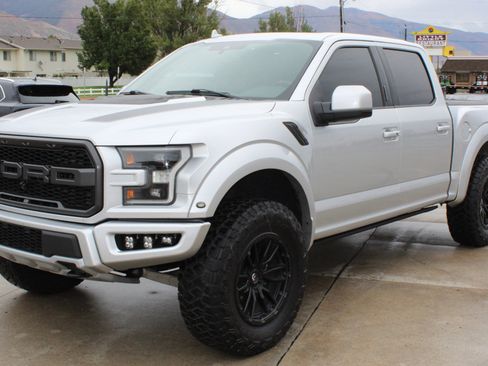 Used 2019 Ford F150 Raptor w/ Equipment Group 802A Luxury image 4