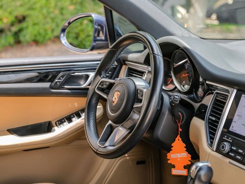 Used 2018 Porsche Macan image 15