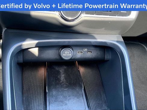 Certified 2025 Volvo XC40 B5 Plus image 32