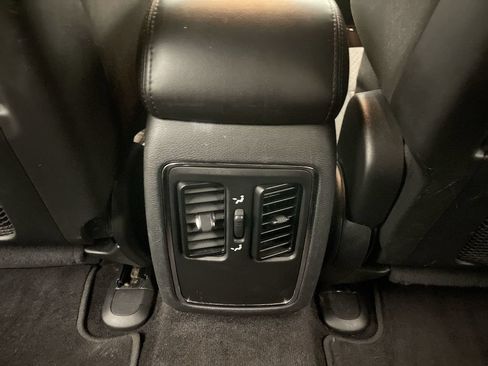 Used 2019 Jeep Grand Cherokee Laredo AWD/4WD image 14