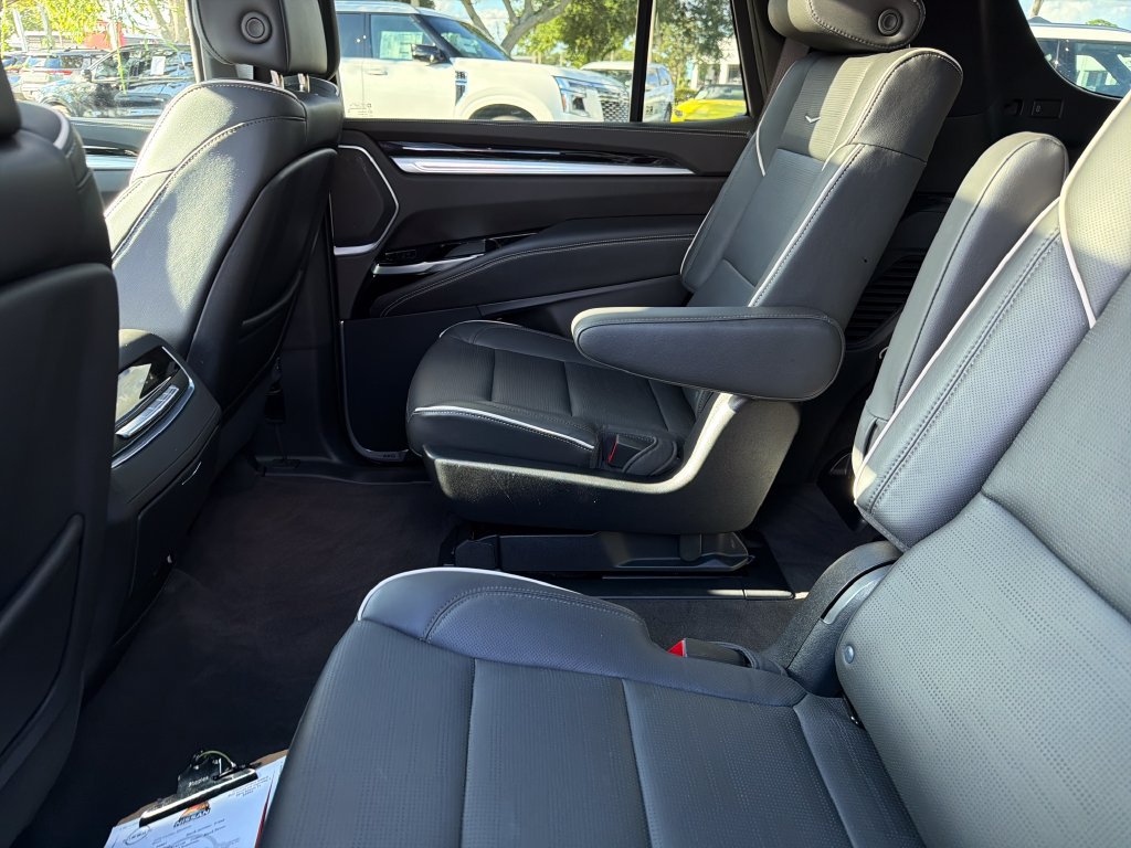 Used 2025 Cadillac Escalade Sport AWD/4WD image 31